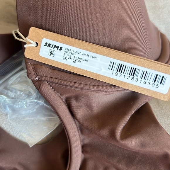 Skims Deep Plunge Shapewear Bodysuit - Picture 6 of 9